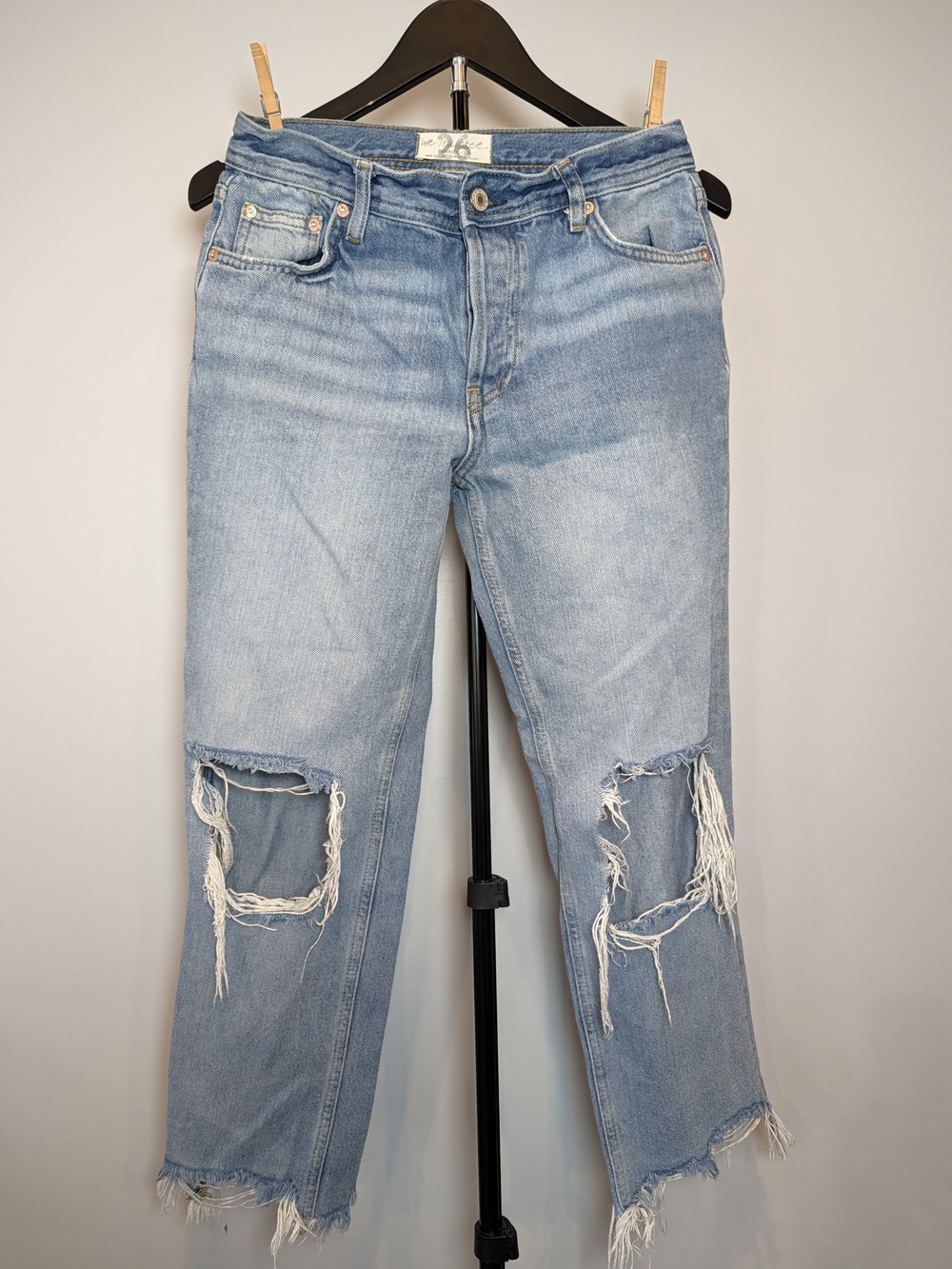 Free People Women's Size 26 Maggie Mid Rise Straight Leg Distressed Jean